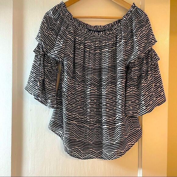 White House Black Market Ruffled black and White Blouse small Petite - Picture 1 of 13